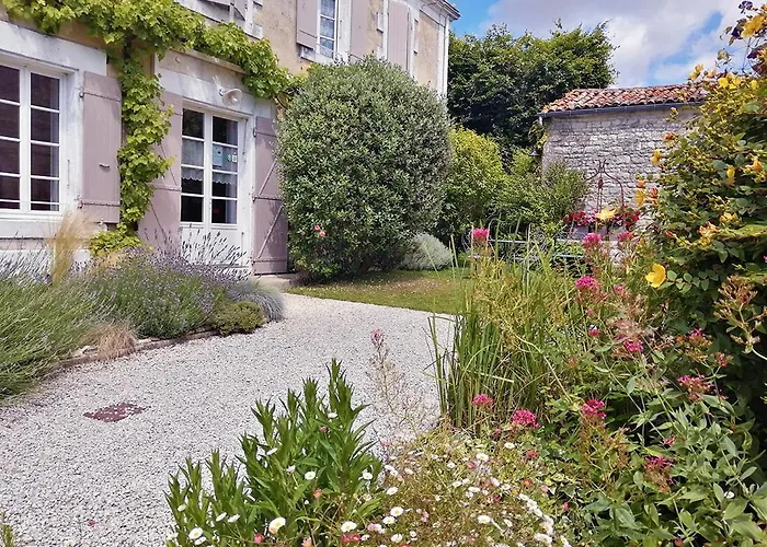 Le Balloir Bed & Breakfast 3*